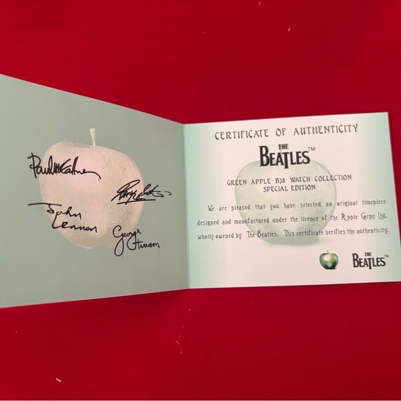 Beatles Green Apple B38 Watch – Limited Edition in Wooden Guitar Case (1997) - Picture 3 of 6